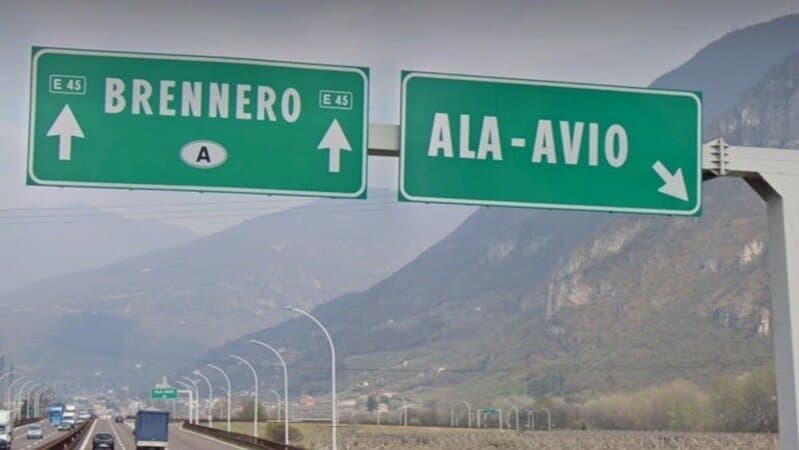 Cartello autostradale del Brennero oggetto della petizione su Change.org