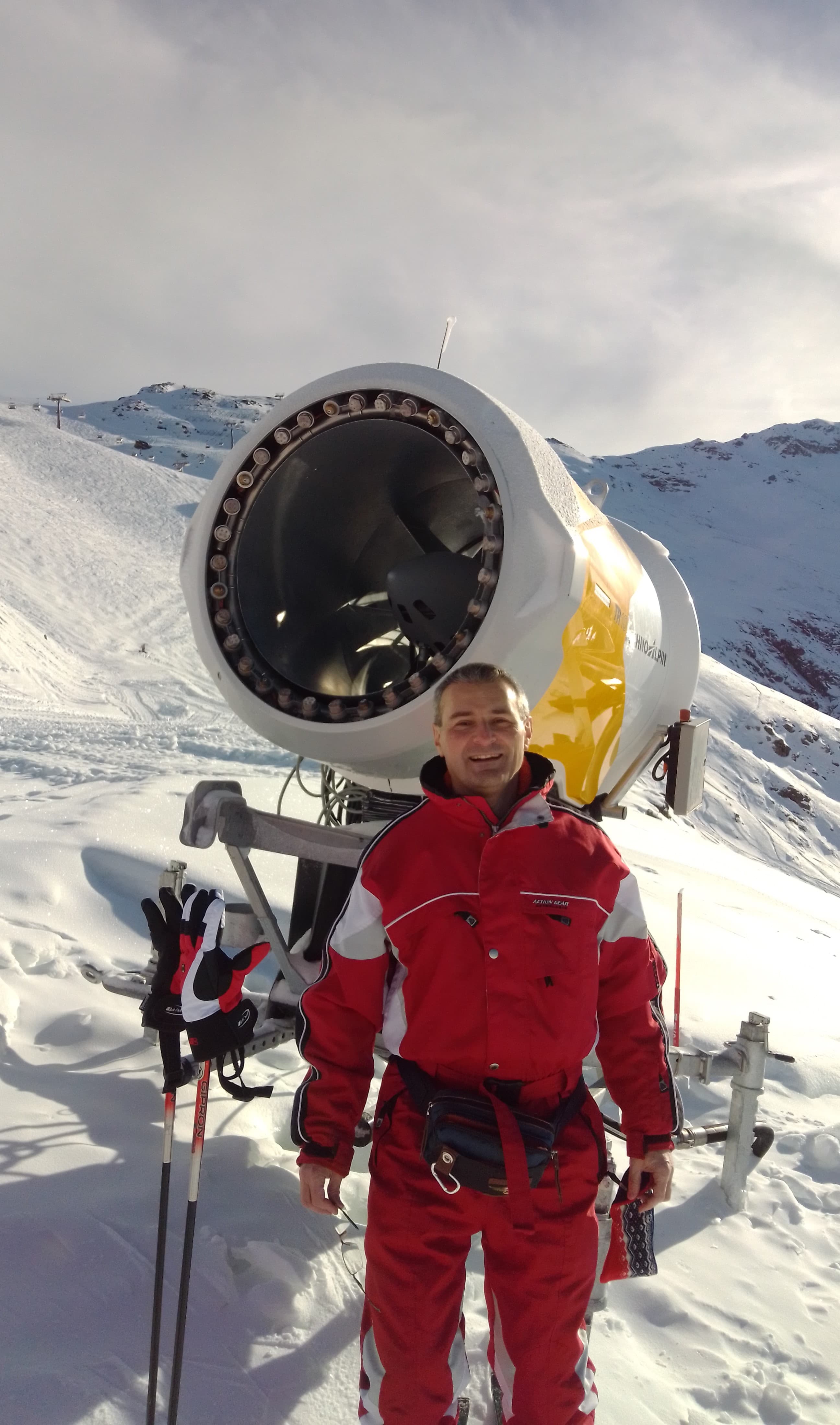 Adalberto Nigito con il cannone da neve